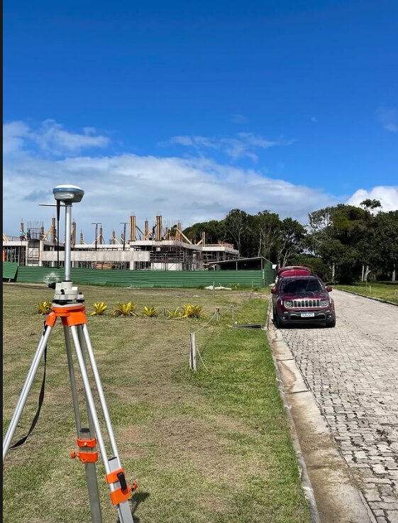 Equipe da GSM Topografia realizando serviço em campo